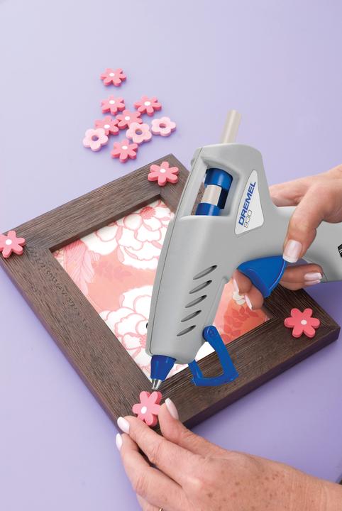 Produktbild Dremel Transparente Klebestifte, Mehrzweck, niedrige Temperatur, 65 g, Ø 7mm (12 Stück)