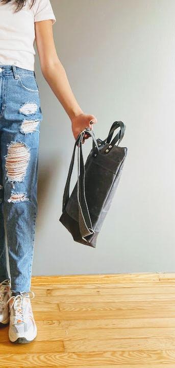 Image du produit Only-Bags.Store Sac à dos en toile cirée - gris gris foncé, sac à dos, sac à dos pour Macbook 13