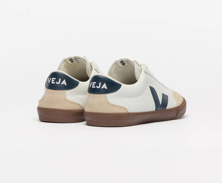 Actual product image Veja Volley (38)