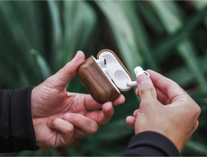 Actual product image Woodcessories AirPods Case Wood (Headphone sleeve)