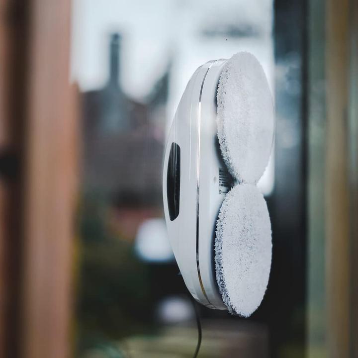 Actual product image Eziclean Hobot 300 windscreen wiper robot