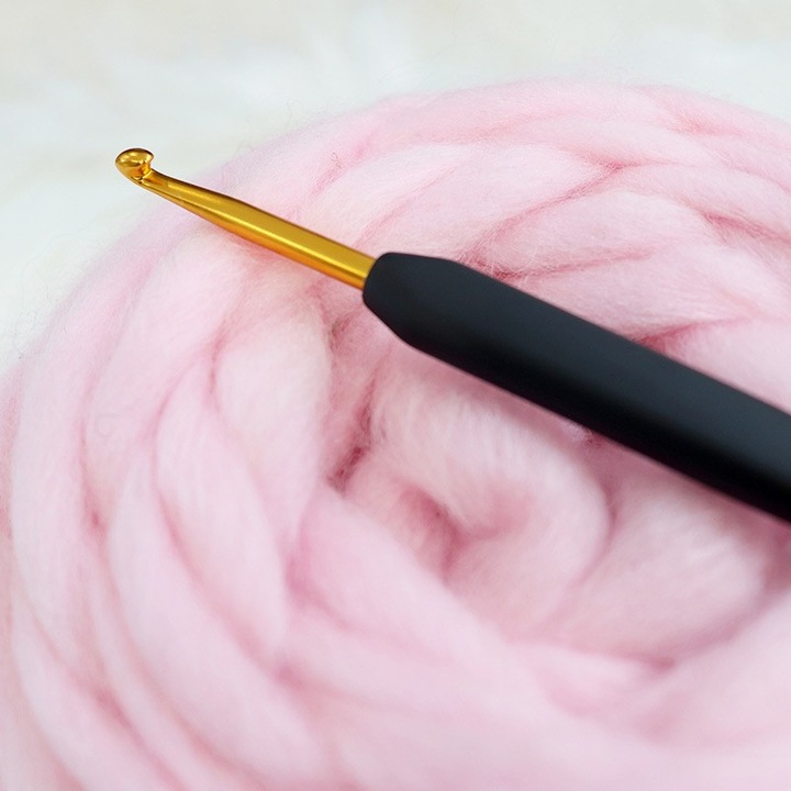 Actual product image Knitpro Crochet hook with soft grip gold