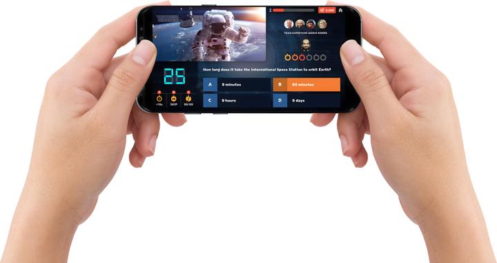 Produktbild Cartamundi Outsmarted!: The Live Family Quiz (Deutsch)