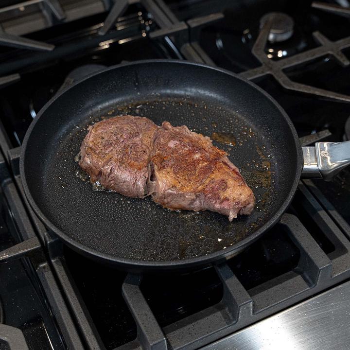 Image du produit Swiss Diamond CXD Induction Poêle sans PFAS 32 cm (32 cm, Poêle à frire, Fonte d'aluminium)