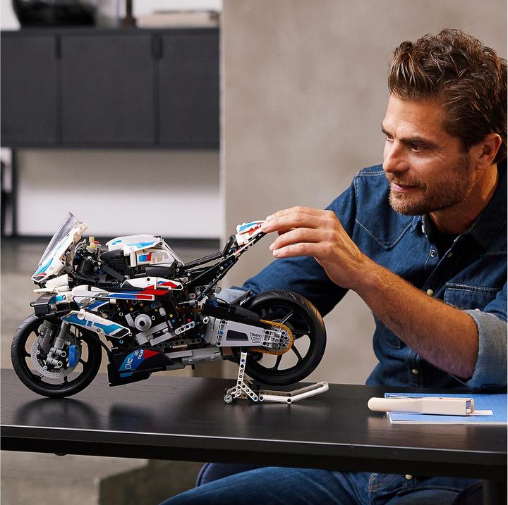 Actual product image LEGO BMW M 1000 RR (42130, LEGO Technic)