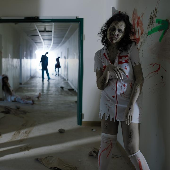 Image du produit tectake Déguisement d’infirmière-zombie pour femmes (S)