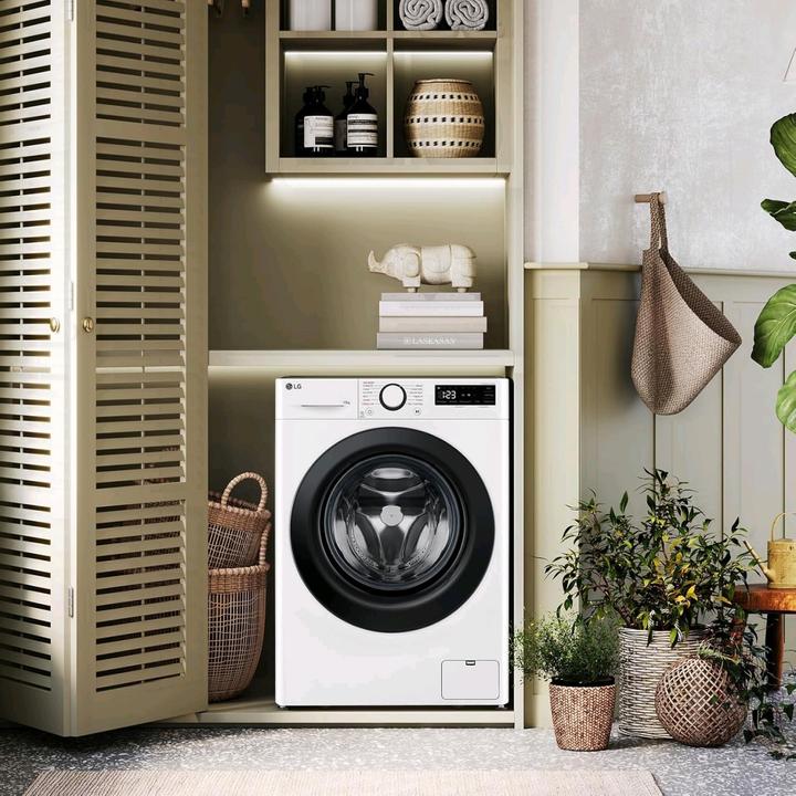 Actual product image LG F2R7S09TSWC (9 kg, Left)