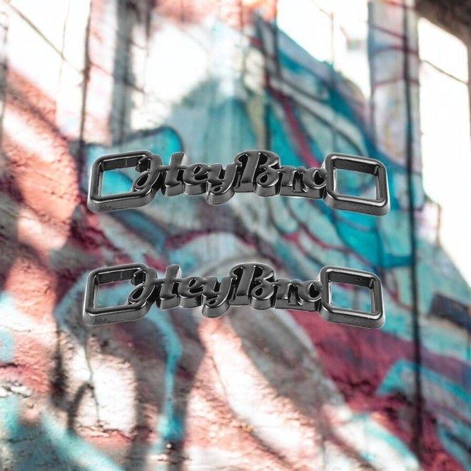 Actual product image LaceGodZ 1 Paar "Hey Bro" Schnürsenkel Clips (3.76 cm)