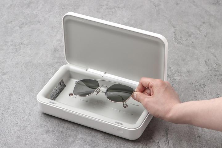 Actual product image Samsung ITFIT UV disinfection box with inductive charging function