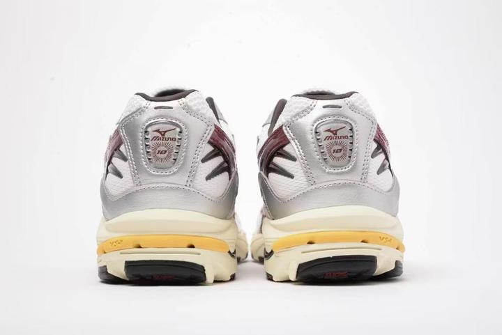 Produktbild Mizuno WAVE RIDER 10 (38.5)