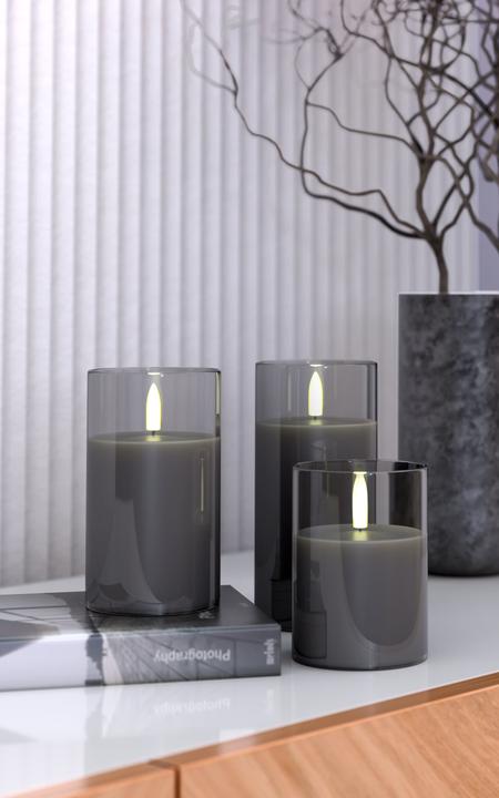 Actual product image Goobay 3er-Set LED-Echtwachs-Kerzen im Glas, grau-transparent (3 x)