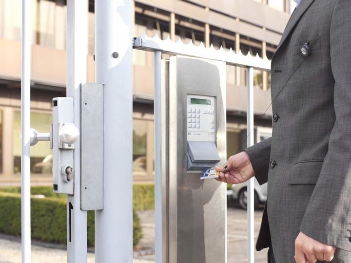 Produktbild Durable Namensschild für Badge 85x54mm