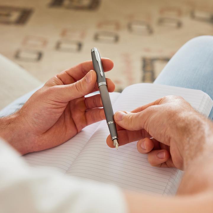 Immagine prodotto Parker Pen Parker IM Writing Rituals stilografica grigia, linea. M (Grigio, 1x)