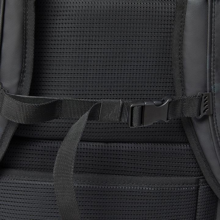 Actual product image Rivacase Riva Rucksack Sherwood 32L navy 7663 (32 l)