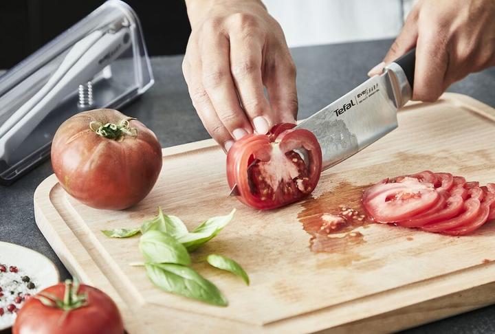 Actual product image Tefal Ever Sharp Chef's Knife with Knife Sharpener Case (16.50 cm)