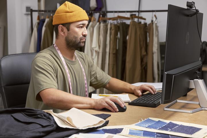 Actual product image HP 532sf (1920 x 1080 pixels, 31.50")