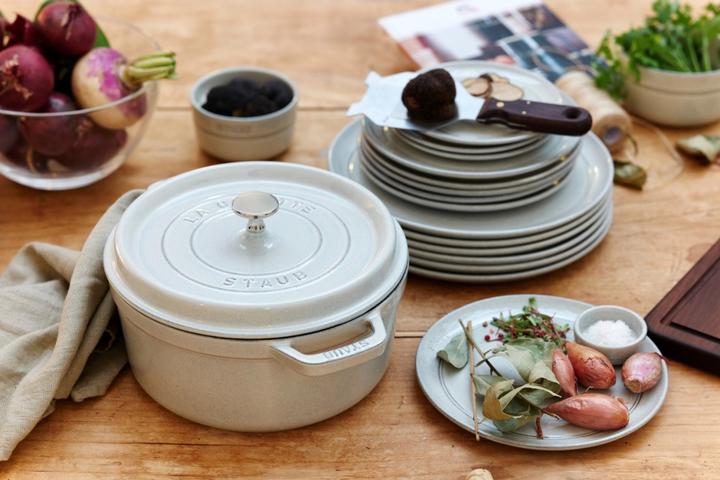 Produktbild Staub Runde Cocotte (Bräter + Schmortopf, Gusseisen, 28 x 18.20 cm)