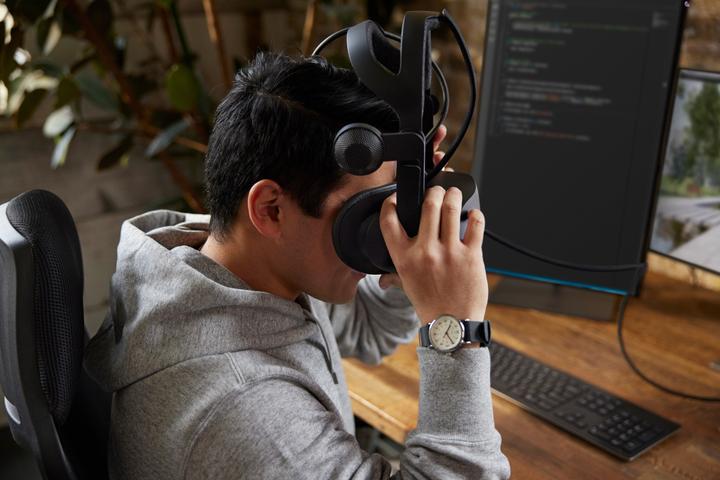 Actual product image HP Reverb G2 V2 VR system incl. 2 motion controllers