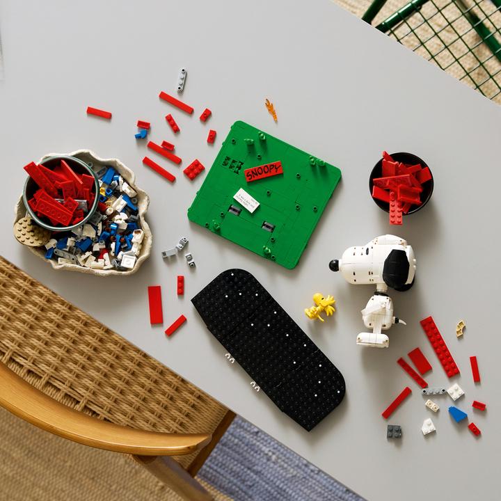 Produktbild LEGO Peanuts: Snoopys Hundehütte (21368, LEGO Ideas)
