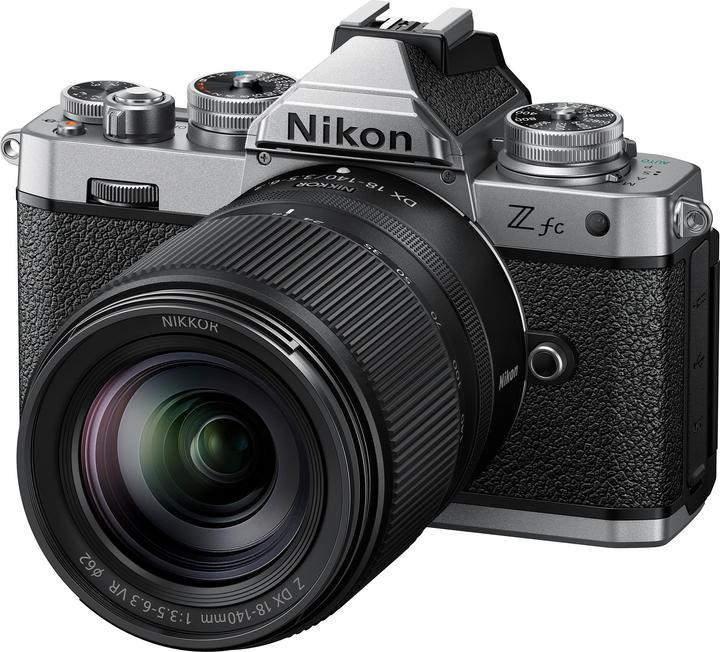 Produktbild Nikon Z fc Kit (18 - 140 mm, 20.90 Mpx, DX)