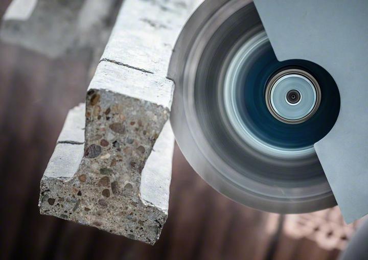 Produktbild Bosch Professional Zubehör EXPERT MultiMaterial Diamanttrennscheiben, 180 x 22,23 x 2,4 x 12 mm