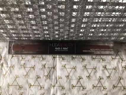 Image du produit Huda Beauty Ombres fondues mates et métalliques Cinnamon Toast & Hella Honey