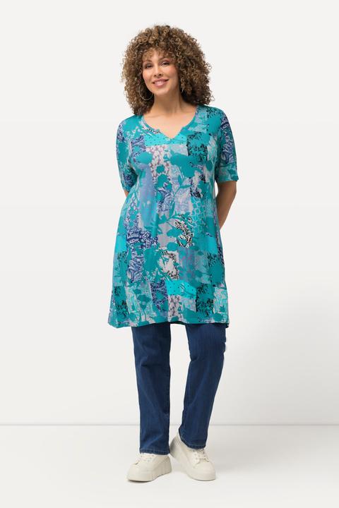 Image du produit Ulla Popken T-shirt manches courtes et col tunisien, coupe évasée. Mélange d'imprimés. (50, 52)