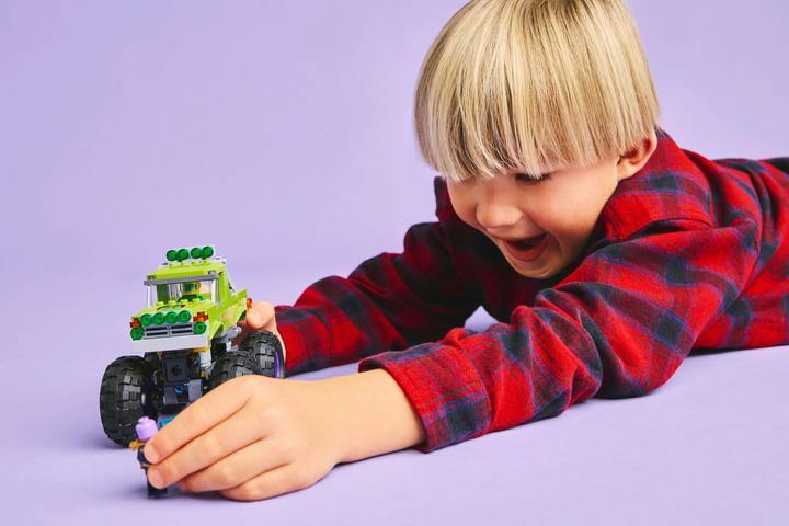Actual product image LEGO Hulk truck vs. Thanos (76312, LEGO Super Mario)