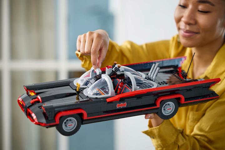 Productafbeelding LEGO Batman™: Batmobile™ van de klassieke tv-serie (76328, LEGO DC, LEGO Zeldzame Sets)