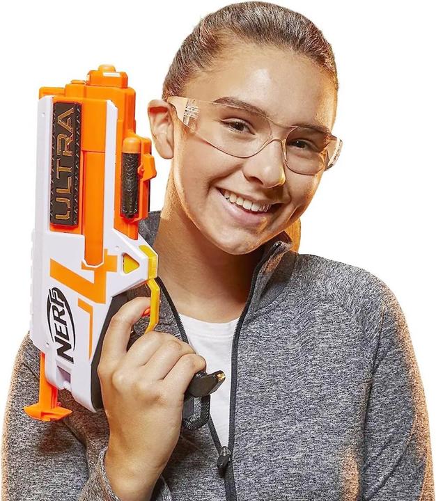 Produktbild Hasbro Einzelschuss-Blaster im Set mit Schutzbrille, Tasche und 54 Darts