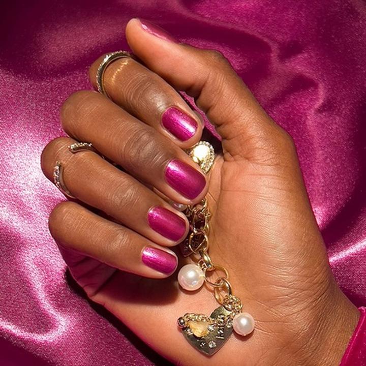 Immagine prodotto OPI Nail Lacquerel Jewel Be Bold Charmed, I'm (Sono sicuro, HR P07 Incantato, Smalto)