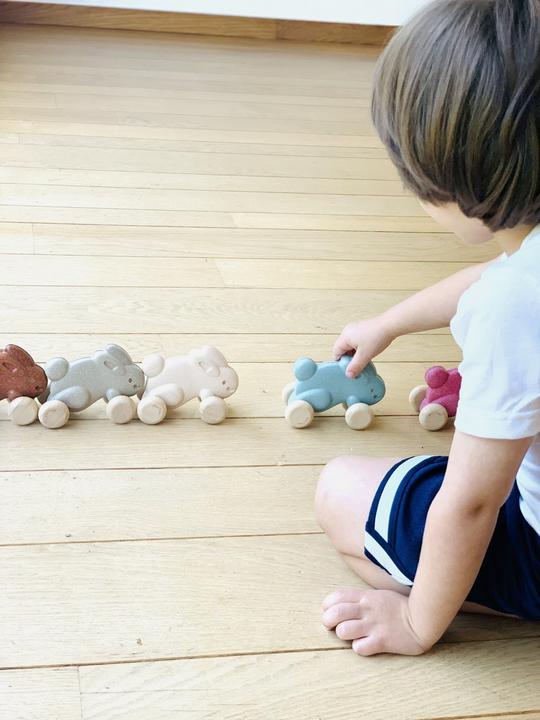 Immagine prodotto Plantoys houten konijn op wielen grijs