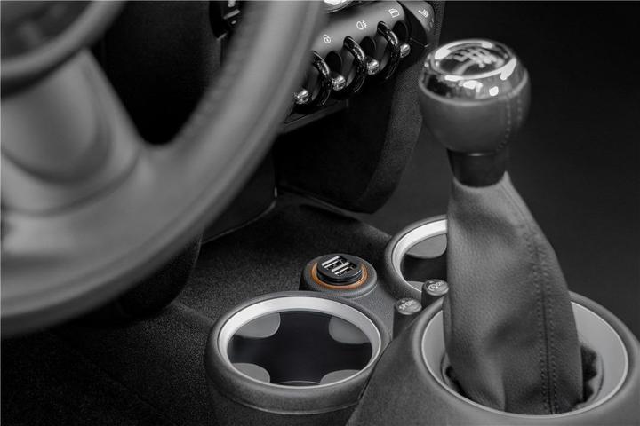 Produktbild Goobay Dual USB-Autoladegerät 2,1 A slim design