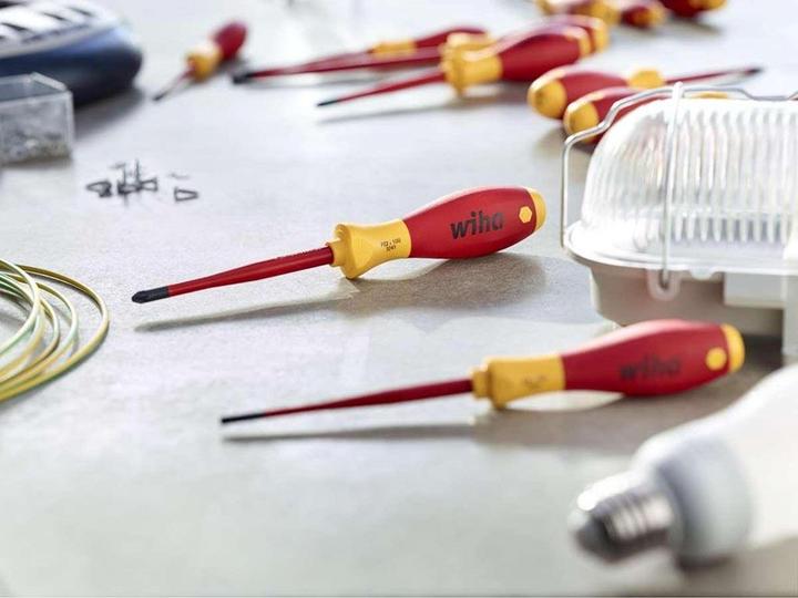 Actual product image Wiha VDE screwdriver set 6 pieces (Slotted screws, Pozidriv cross recess (PZ))