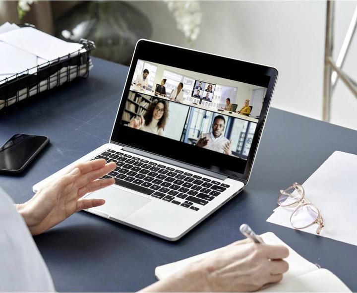 Actual product image Renkforce RF-CC-800 4K webcam 3840 x 2160 pixel stand