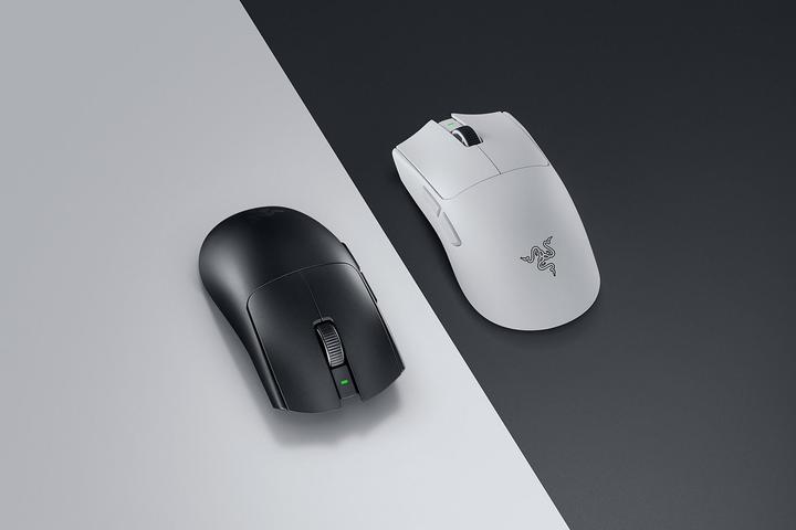 Actual product image Razer Viper V4 Pro (Cable, Wireless)