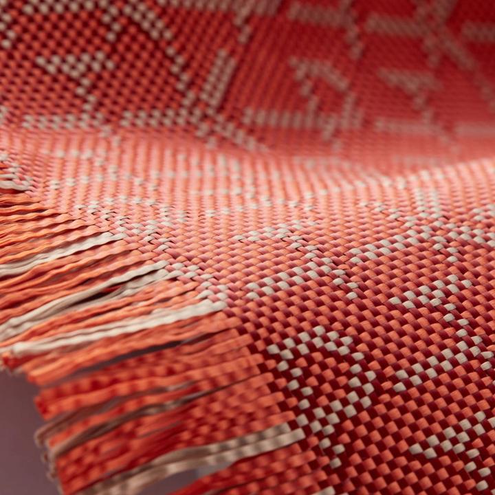 Actual product image Pitaka Tactile Woven Case PTK Red/Gold - iPhone 16 Pro (Apple iPhone 16 Pro)