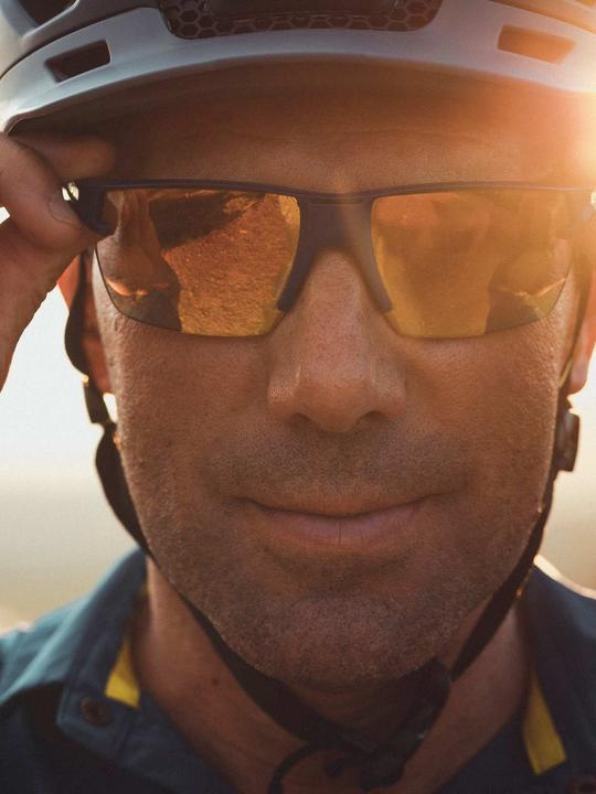 Actual product image Julbo Outline Spectron 3 sports glasses (black red-multilayer red, Orange, Red)