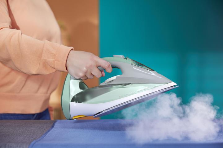 Immagine prodotto Philips Ferro da stiro serie 7000 DST7012/70 Ferro da stiro a vapore SteamGlide Plus con piastra verde (2600 W, 220 g/min)