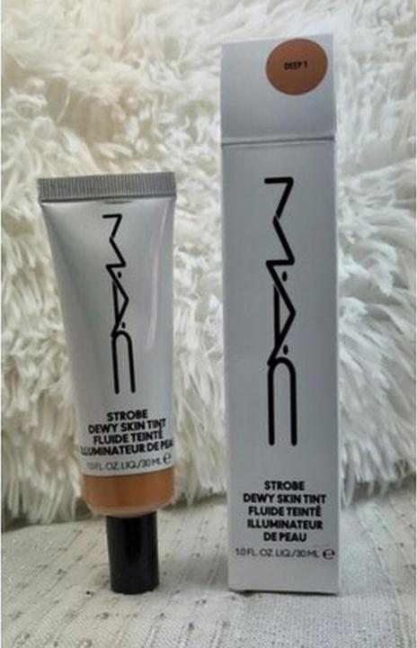 Image du produit MAC Cosmetics Strobe Dewy Skin Tint Nr. 04 - Deep (04 Profonde)