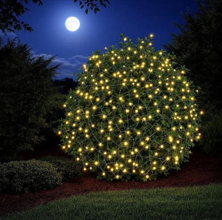 Image du produit GuGus LED Outdoor Lichternetz 360 LED warm weisses Licht 200x200cm Kabelfarbe: Grün (2 m)