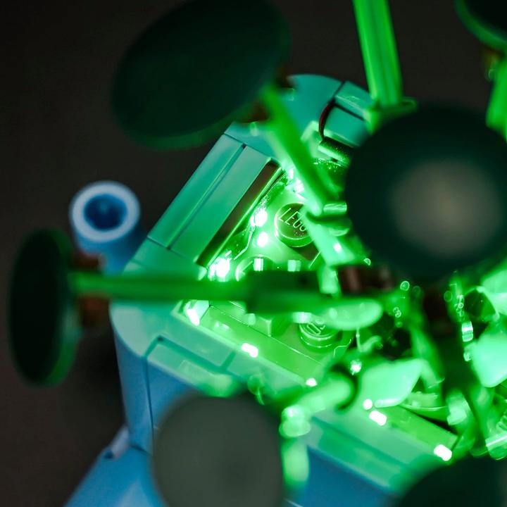 Produktbild BrickBling LED Licht Set für LEGO Fröhliche Pflanzen (10349)
