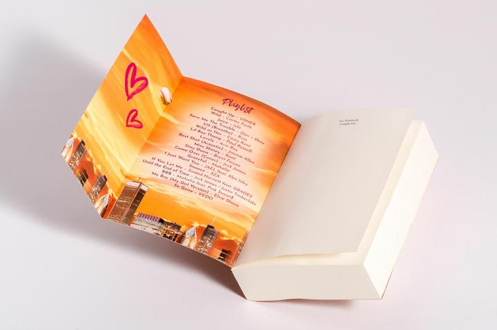 Actual product image Caught up (German, Liz Tomforde, 2024)