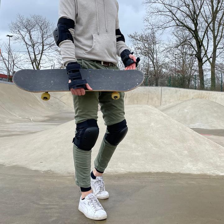 Image du produit Liebkern Skate Protektoren Set für Inliner & Skateboards (L, Protège-poignets, Genouillère, Coudes, 6 pièces)