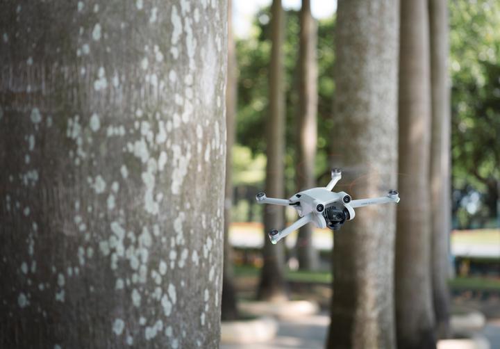 Produktbild DJI Mini 3 Pro mit RC Controller (34 min, 249 g, 48 Mpx)