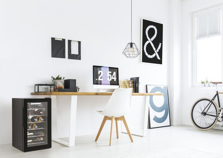 Image du produit Candy CWC 021 M/NF Cave à vin avec compresseur Installation gratuite Noir 21 bouteilles/bouteilles