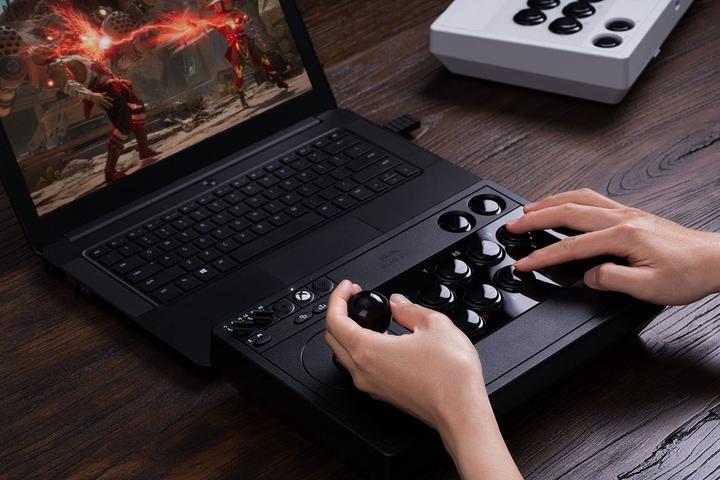 Immagine prodotto 8bitdo Arcade Stick per Xbox (nero, per Xbox, PC) (PC, Xbox One S, Xbox One X, Xbox Series S, Xbox Series X)