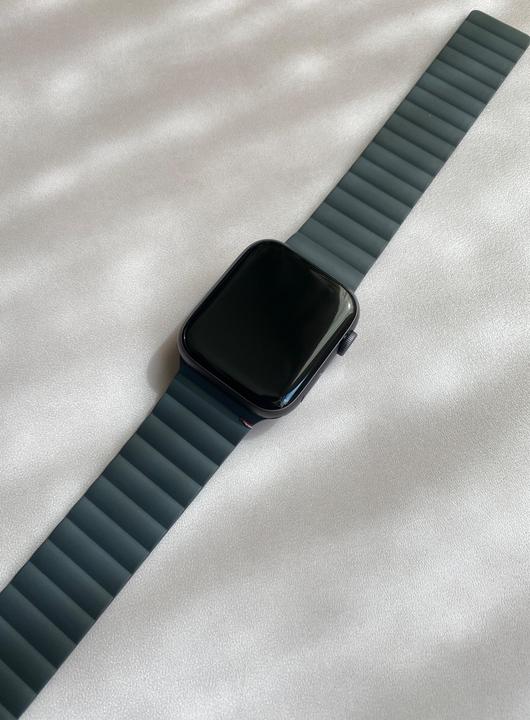 Produktbild Cyberport Silicon Magnetic Traction Strap 42/44mm (44 mm, 42 mm, Silikon, Apple Watch)