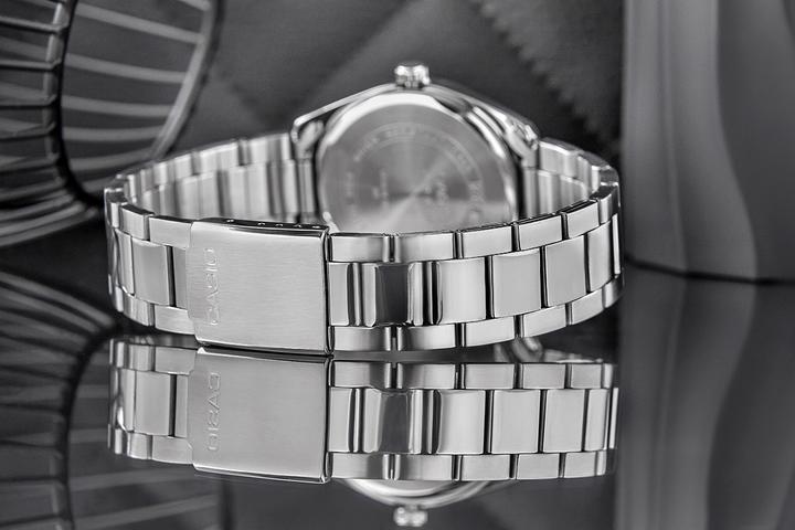 Actual product image Casio MTP-1302D-1A1 (Analogue wristwatch, 38 mm)