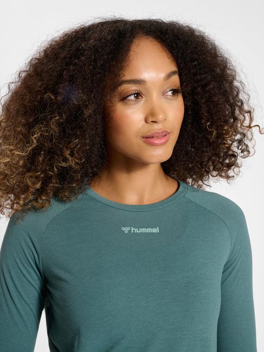 Actual product image hummel Mt Vanja T-Shirt L/S (S)